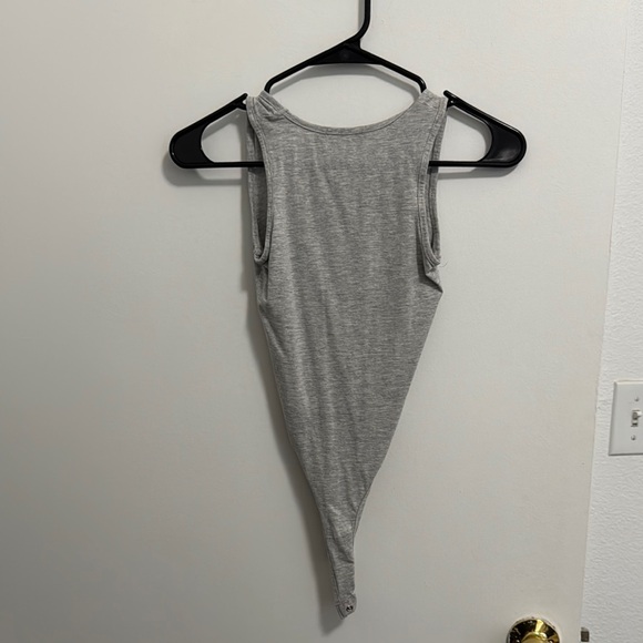 PrettyLittleThing Gray Asymmetrical Sleeveless Bodysuit - Picture 3 of 3